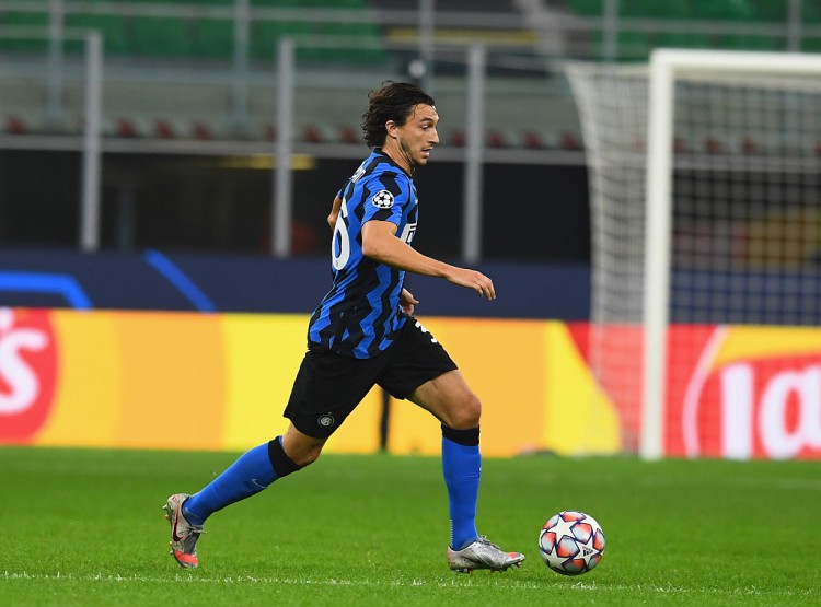 國(guó)米客場(chǎng)2-1險(xiǎn)勝米蘭提前登頂意甲冠軍寶座