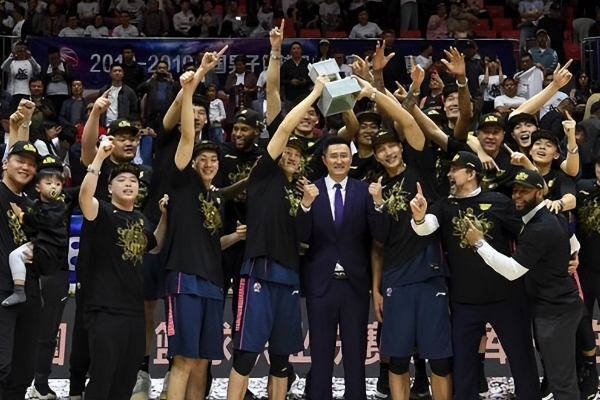 CBA總冠軍次數最多的球隊是哪個？